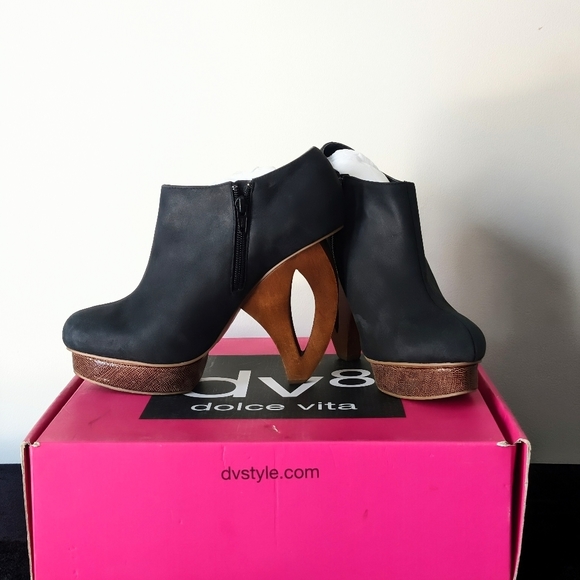 Dolce Vita Keena Unique 4.5" Heel Leather Ankle Boots With Zipper - Picture 2 of 11
